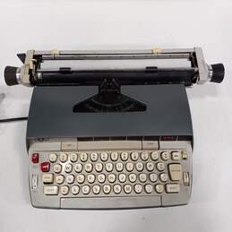 Smith Corona 250 Electric Typewriter With Case alternative image