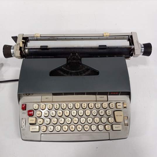 Smith Corona 250 Electric Typewriter With Case image number 2