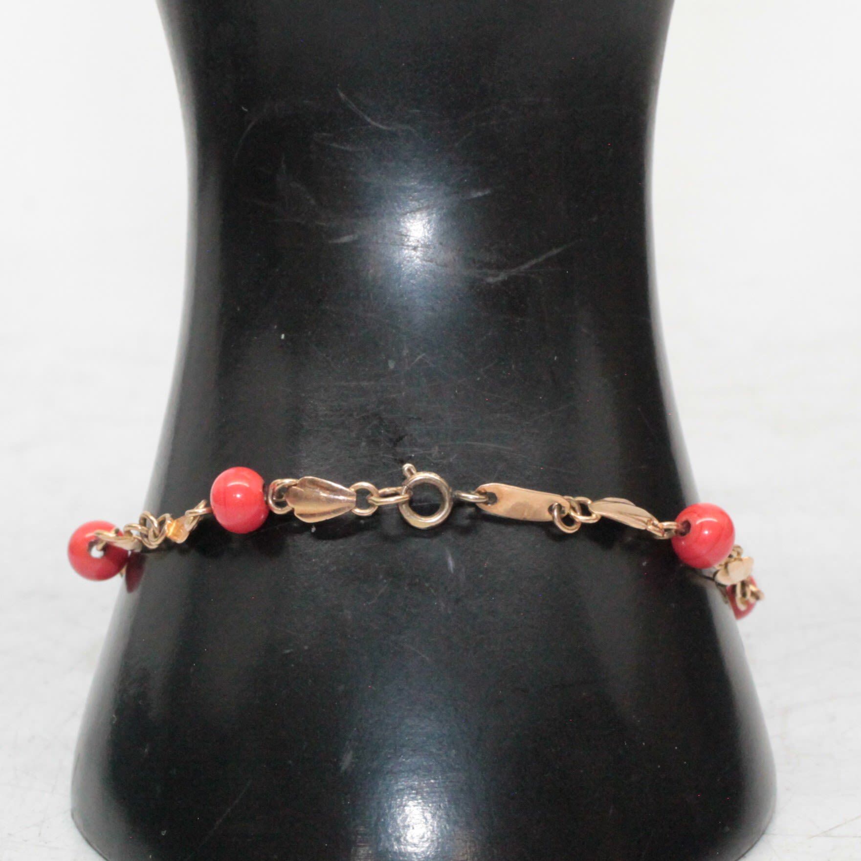 Antique coral jewelry setconsisting of a 3-row necklace … | Drouot.com