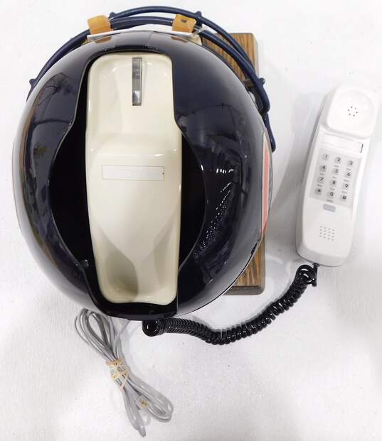 VNTG Nardi Enterprises Brand Chicago Bears Football Helmet Corded Telephone image number 5