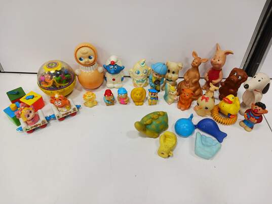 32pc Bundle of Assorted Vintage Child Toys image number 1