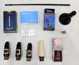 Various Accessories for B Flat Clarinet (24); Mouthpieces, Reeds, Etc.