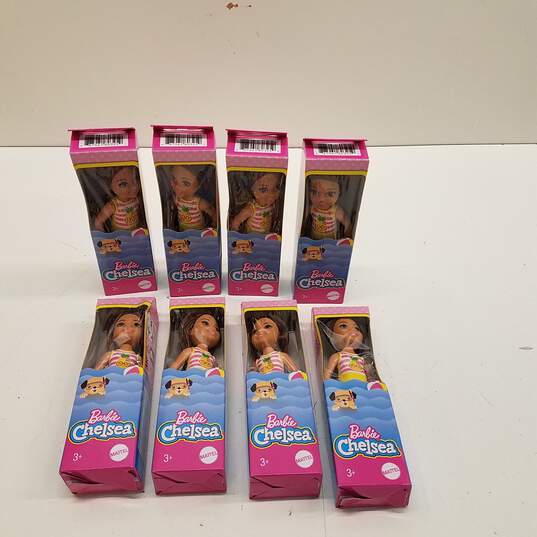 Barbie Club Chelsea Doll with Pinapple Suit Set of 8 image number 1