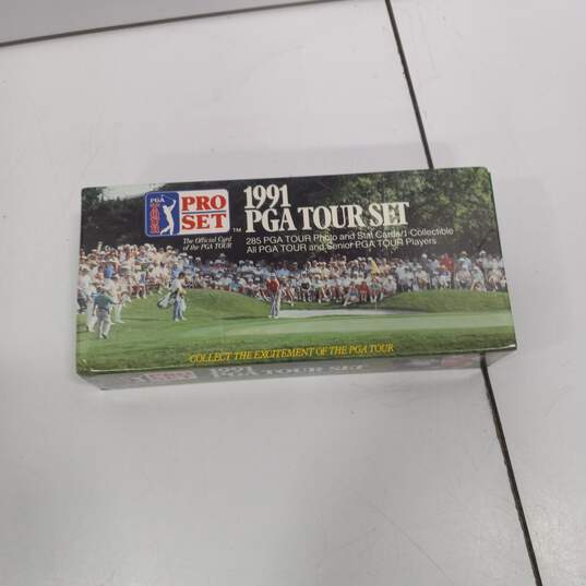 Bundle of Assorted Golf Sports Cards image number 4