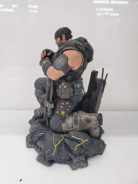 Gears of War 3 Collector's Edition PVC Statue Marcus Fenix 12 inch image number 6