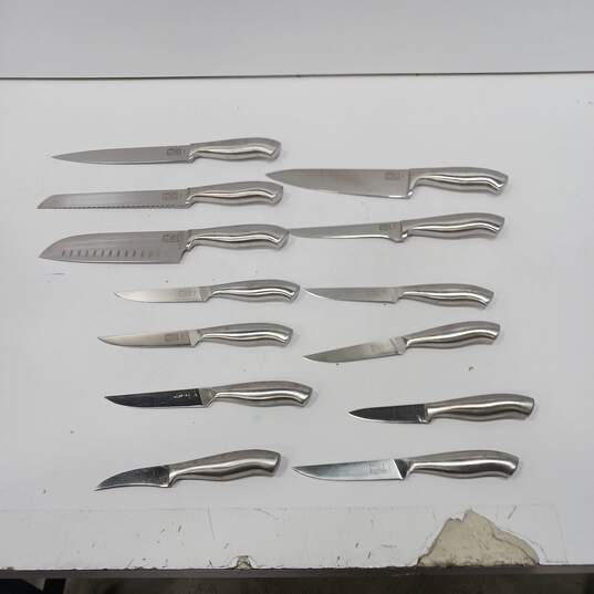 Bundle of Chicago Cutlery Knives In Various Shapes & Sizes image number 1