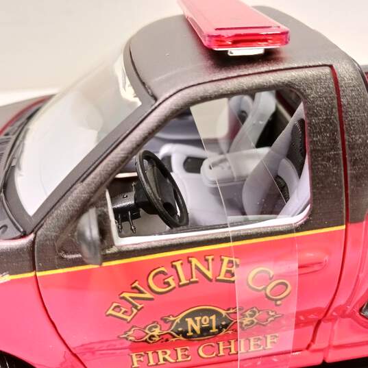Maisto Special Edition 1/21 Scale Fire Chief Die Cast F-150 Truck image number 5