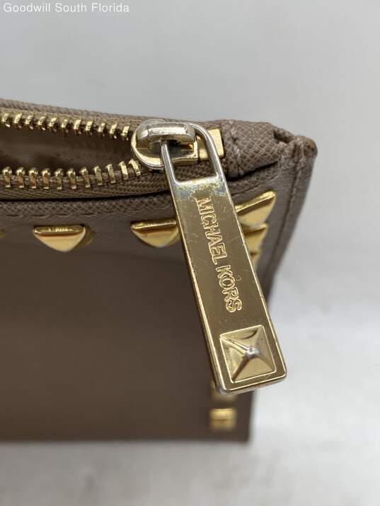 Michael Kors Womens Beige Leather Lined Zip Top Studded Wristlet Wallet Handbag image number 5