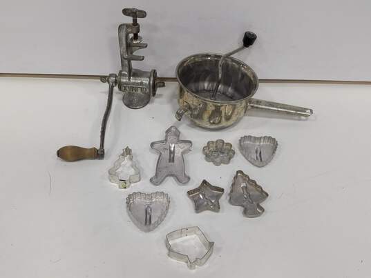 Bundle of Assorted Vintage Kitchen Tools & Cookie Cutters image number 1