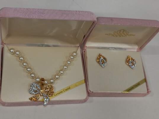 Assorted Crystal, Gold Tone & Silver Tone Jewelry Set image number 4