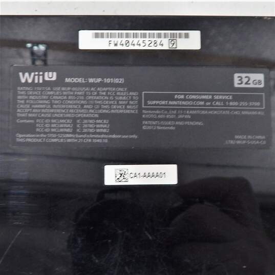 Nintendo Wii U Console and GamePad image number 9
