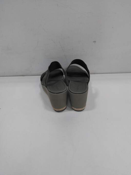 Women's Olive Green Leather Wedge Slides Size 10 image number 4
