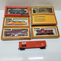 Lot of Vintage Tyco Ho Scale Electric trains with transformer in boxes