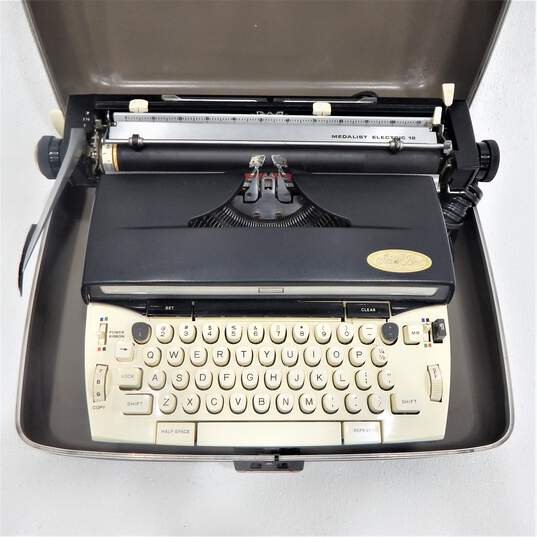 1966 Sears Medalist Electric 12 Portable Typewriter w/ Case image number 5