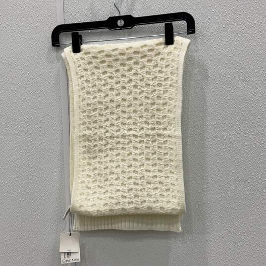 NWT Womens White Waffle Knit Neck Warmer Classic Rectangle Scarf One Size image number 2