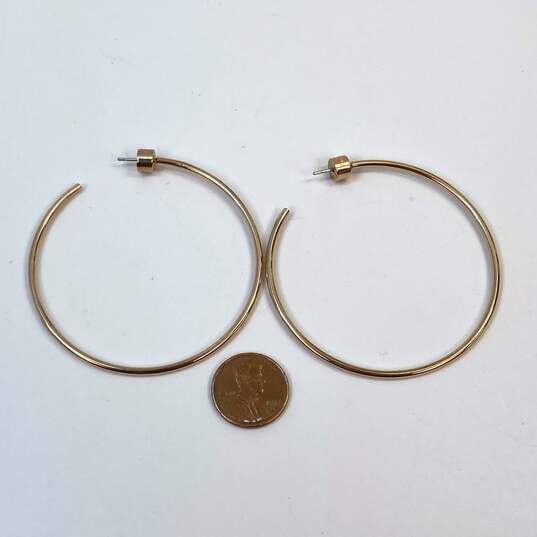 Designer Michael Kors Gold-Tone Round Shape Fashionable Hoop Earrings image number 3