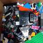 8.9LB Bulk Lot of LEGO Assorted Bricks & Pieces image number 2