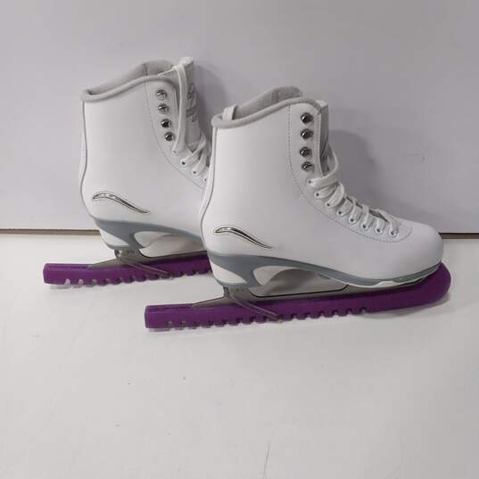 Pair of Jackson White Leather Ice Skates Size 7 image number 4
