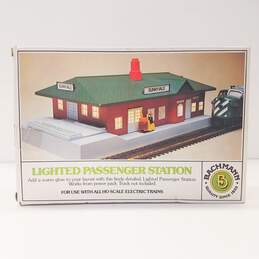 BACHMANN LIGHTED PASSENGER STATION FOR USE w/ ALL HO SCALE ELECTRIC TRAINS 46217 IOB