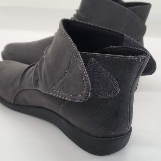 Cloudsteppers by Clarks Women's Gray Suede Ankle Boots Size 6.5 image number 8