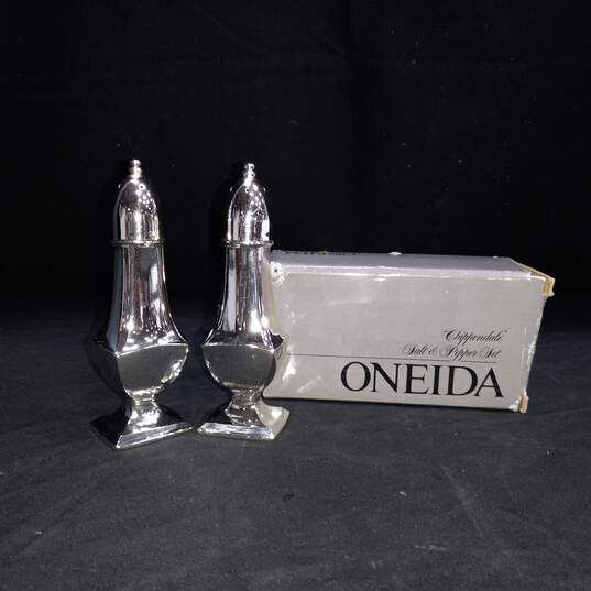 Vintage Oneida Chippendale Silverplate Salt & Pepper Shakers image number 2