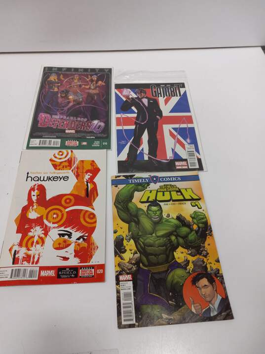 Bundle of Twelve Assorted ComicBooks image number 4