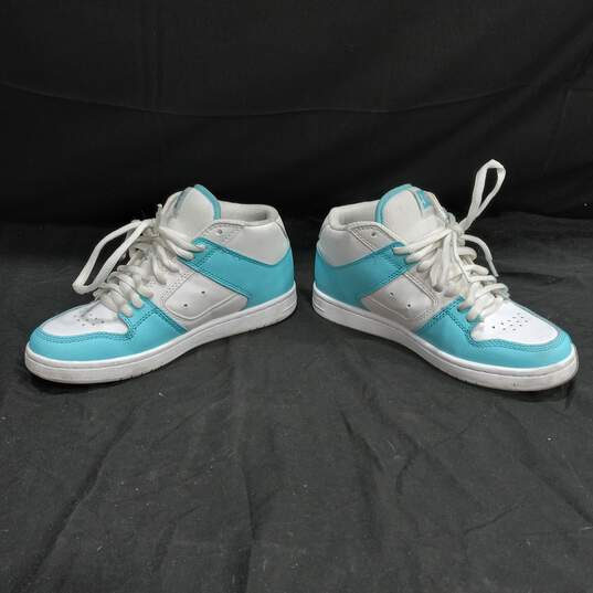 DC Shoes Women's White and Blue Leather Sneakers Size 7.5 image number 2