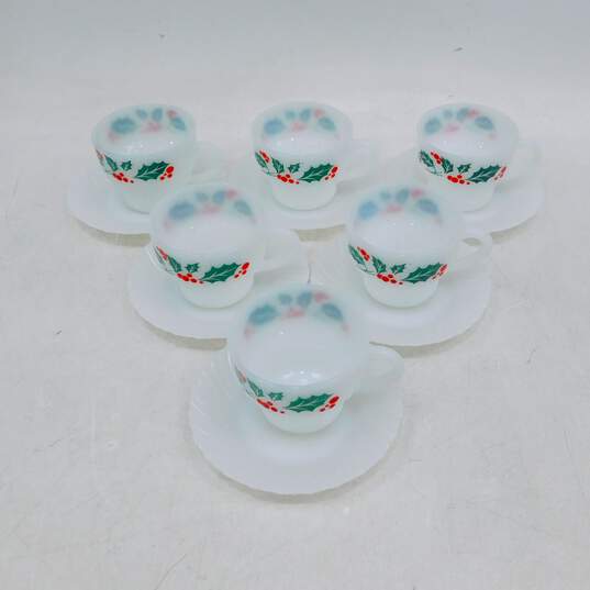 Vintage Termocrisa Crisa Christmas Holly Berry Milk Glass Set of 6 Cups & Saucers image number 1
