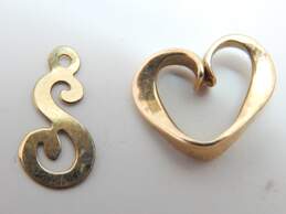 14K Yellow Gold S Initial & Open Heart Pendant Charms 0.9g alternative image
