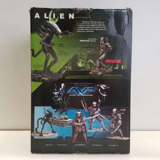 2004 McFarlane Toys 12 Inch Alien Action Figure (With Lunging Inner Jaw) image number 4