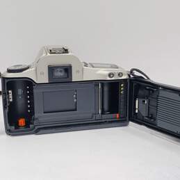 Canon EOS Rebel 2000 Camera w/ Quantaray Lens, Carry Bag & Accessories alternative image
