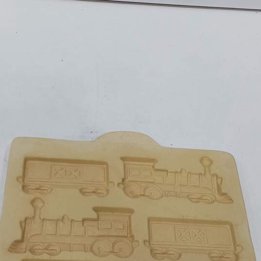 1998 - Pampered Chef Stoneware Gingerbread Hometown Train Cookie Mold image number 2