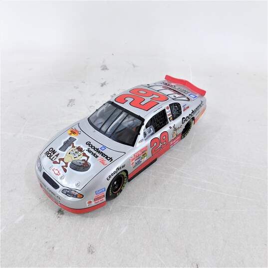 Action Kevin Harvick #29 GM Goodwrench Looney Tunes 2001 Monte Carlo 1:24 in Box image number 2