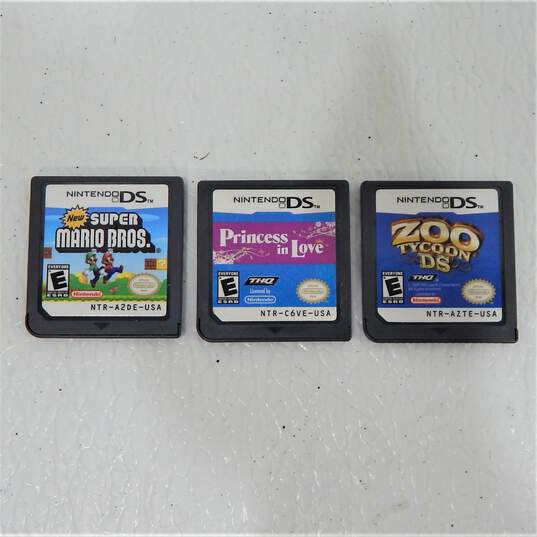 Nintendo DS and 3 Games New Super Mario Bros. image number 9