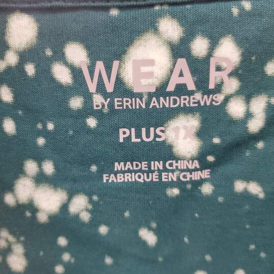 Wear By Erin Andrews Women Green Graphic Shirt 1X image number 5