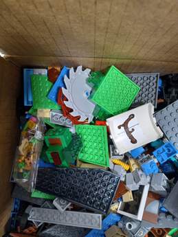 9.0 Pounds Of Assorted Lego Bricks & Pieces alternative image