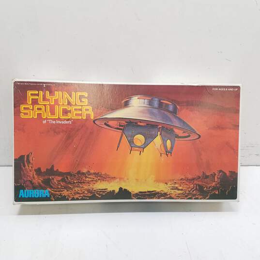 Vintage 1975 “The Invaders” FLYING SAUCER Model Kit #256 by Aurora IOB image number 1
