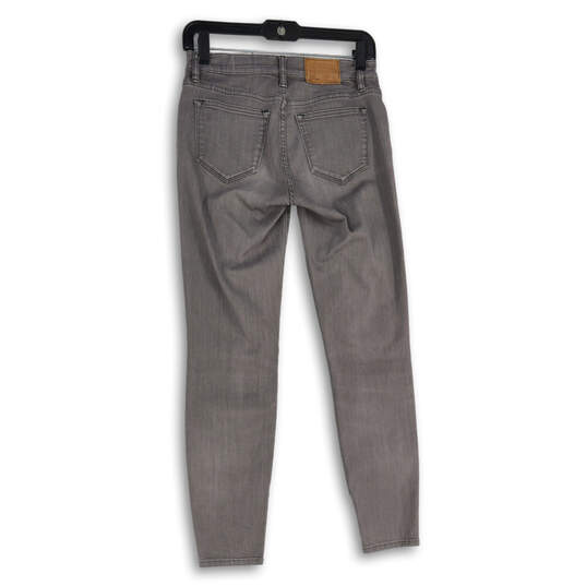 Womens Gray Denim Medium Wash 5-Pocket Design Skinny Leg Jeans Size 26 image number 2