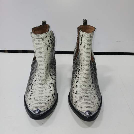Jeffrey Campbell Cromwell Women's Snake Patterned Ankle Size 8.5 Boots image number 1