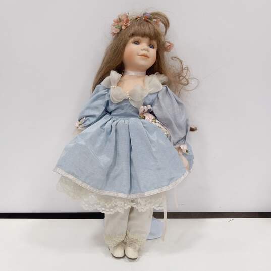 Bundle of 5 Assorted Vintage Doll w/ Stands image number 5