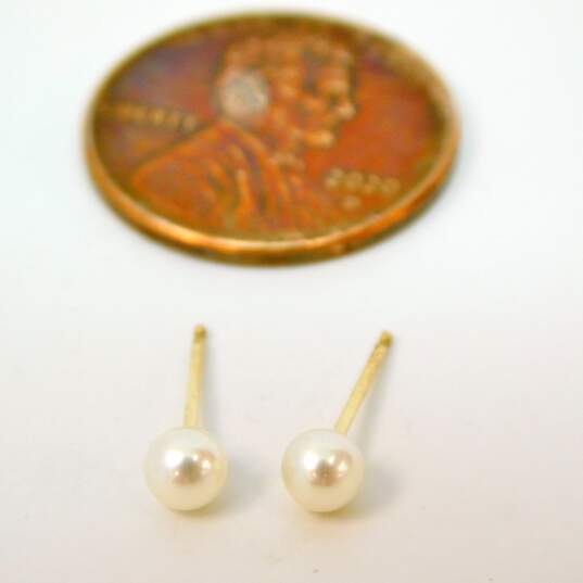 14K Yellow Gold Pearl Stud Earrings 1.0g image number 5
