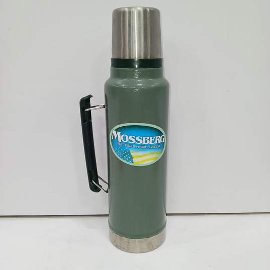 Stanley Classic Textured Green Vacuum Thermos 1.5Qt image number 3