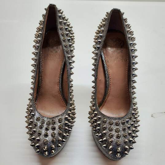 WOMENS VINCE CAMUTO SILVER SPIKED HEELS SIZE 5.5 image number 3