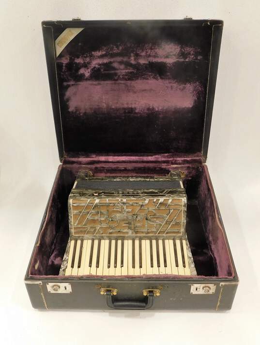 VNTG Carmen Brand 34 Key/48 Button Piano Accordion w/ Case (Parts and Repair) image number 1