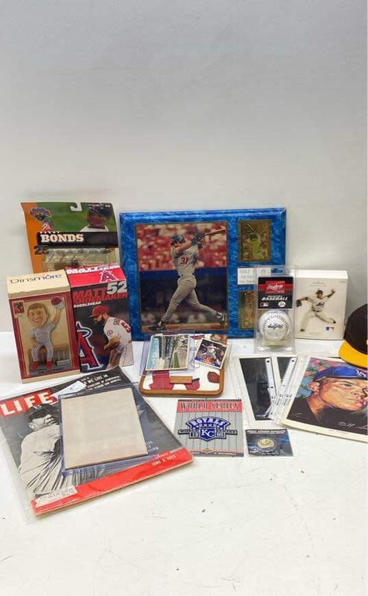 Lot Assorted MLB Collectibles image number 1