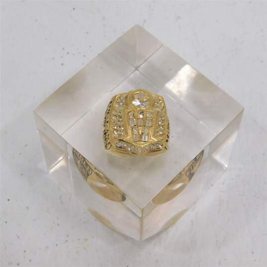 Chicago Bulls 1998 World Champs Replica Ring In Lucite image number 2