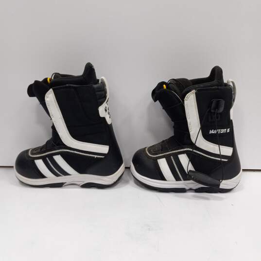 Boys Black Snow Boots Size 5 image number 2