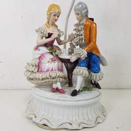 Lamp Vintage Porcelain Figural Courting Couple  Table Lamp alternative image