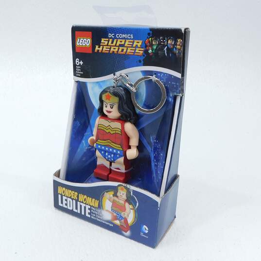 Lego DC Comics Super Heroes Wonder Woman LED Lite Key Chain Sealed image number 1