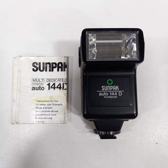 Black Canon AL-1 Vintage Film Camera In Bag w/ Accessories image number 9